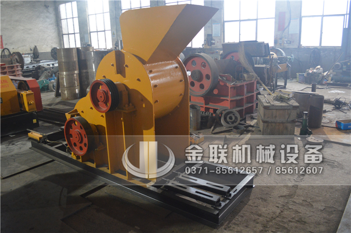 選購碎煤機(jī)用哪種機(jī)械設(shè)備好，有哪些顯著的優(yōu)勢？